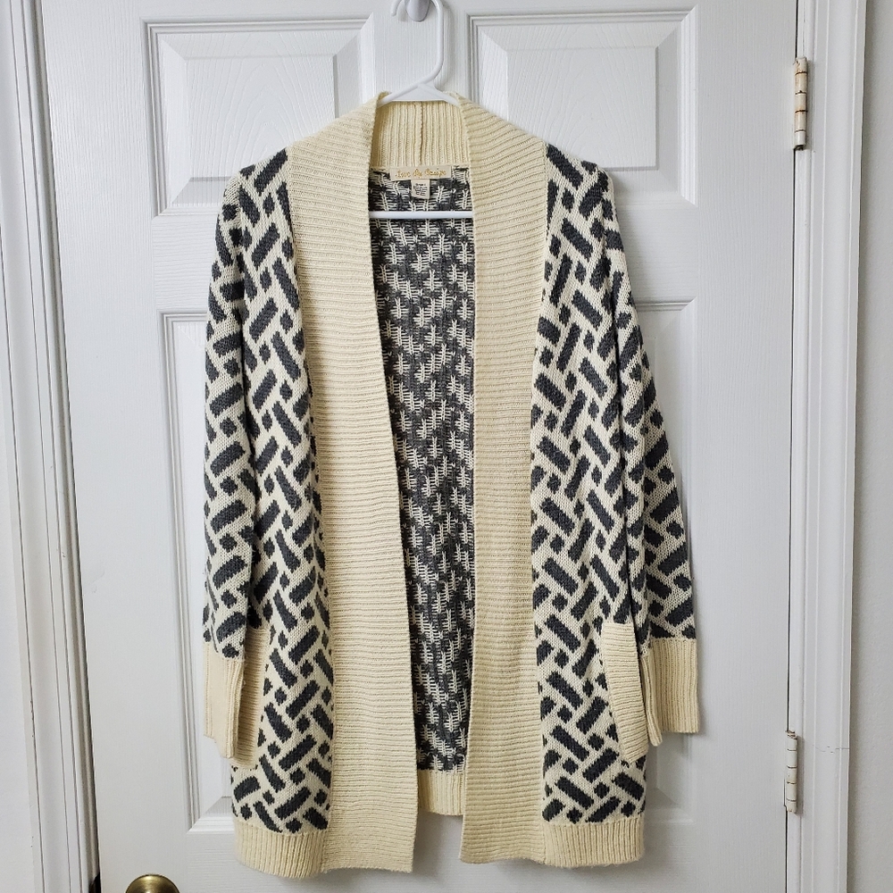 Women Juniors Cream and Grey Patterned Cardigan Sweater With Pockets , Small